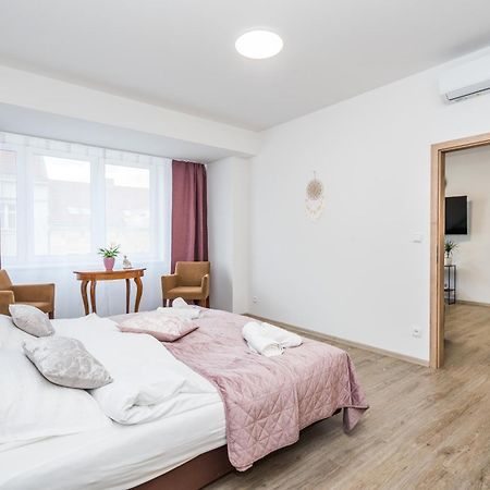 Perla Hradce 302 Apartment Hradec Kralove Exterior photo